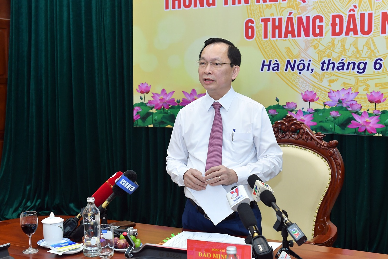 Phó thống đốc: Sốt ruột vì tín dụng tăng chậm nhưng không thể hạ chuẩn cho vay -0