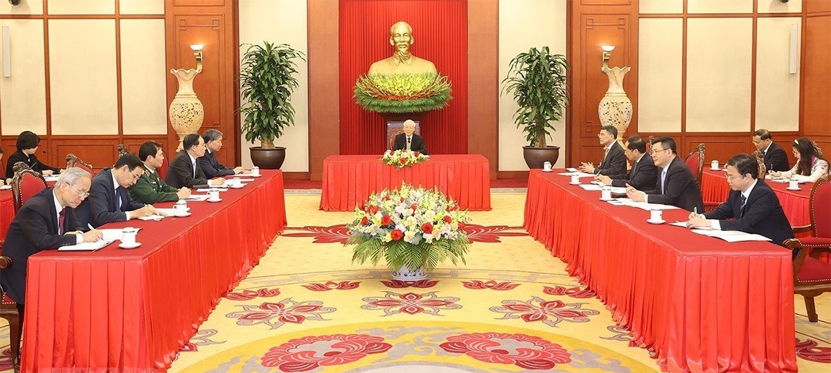 Bài 1: Khẳng định bản sắc 