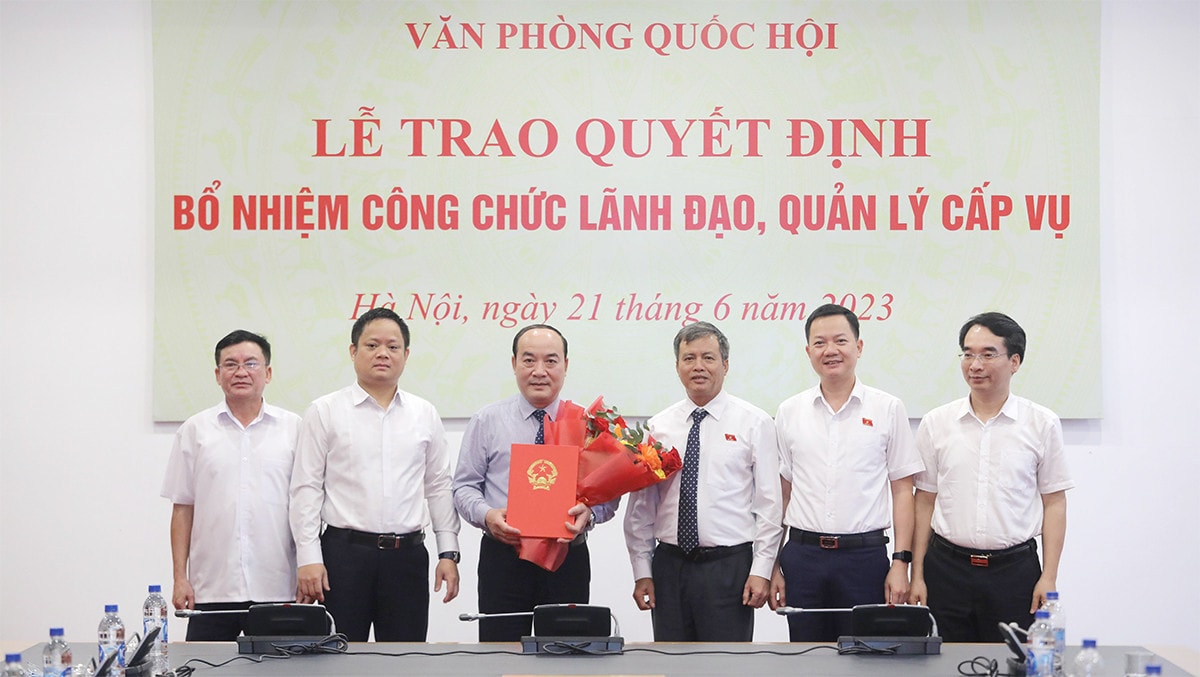 Văn phòng Quốc hội trao quyết định bổ nhiệm Phó Vụ trưởng Vụ Quốc phòng và An ninh -0