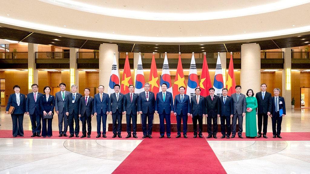 Chủ tịch Quốc hội Vương Đình Huệ hội kiến Tổng thống Hàn Quốc Yoon Suk Yeol -0