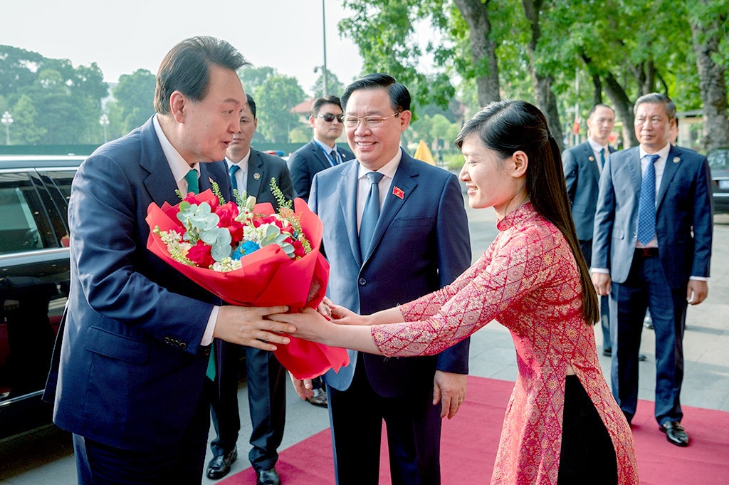 Chủ tịch Quốc hội Vương Đình Huệ hội kiến Tổng thống Hàn Quốc Yoon Suk Yeol -0