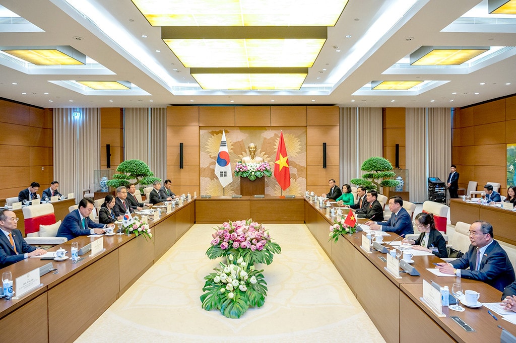 Chủ tịch Quốc hội Vương Đình Huệ hội kiến Tổng thống Hàn Quốc Yoon Suk Yeol -0