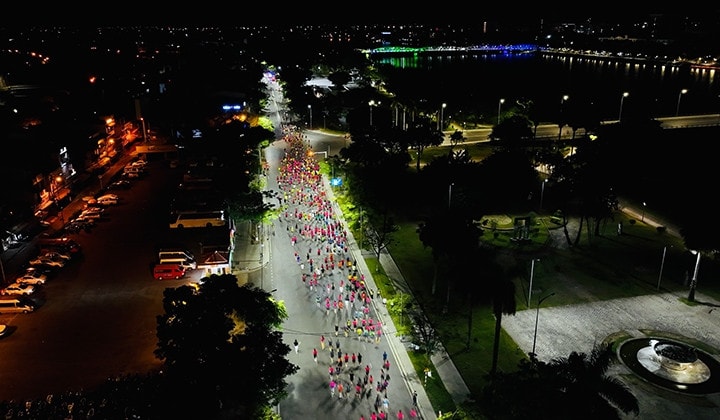 Hàng ngàn người tham gia giải chạy Hue Half Marathon 2023 -0