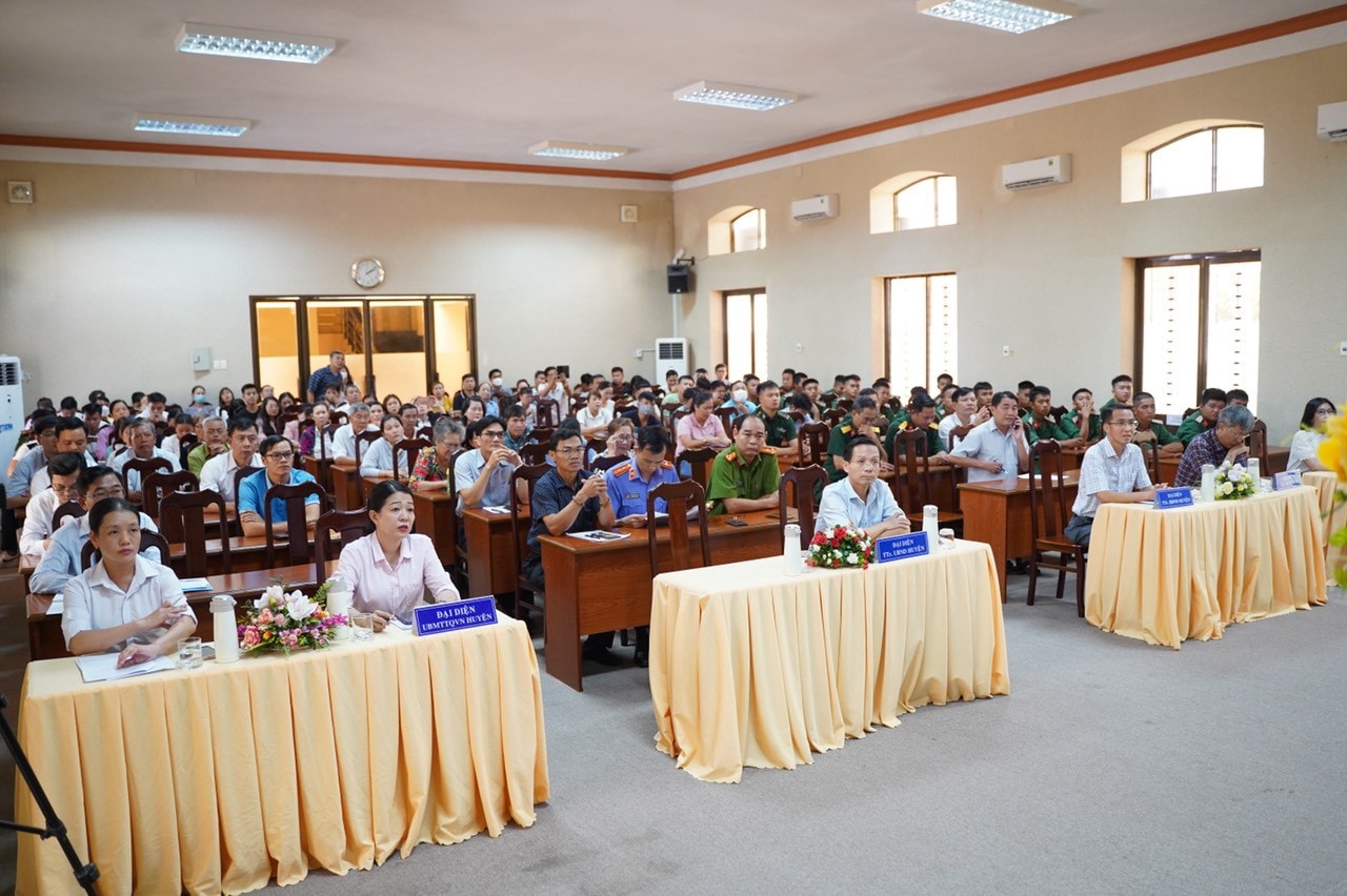 Cử tri huyện Côn Đảo kiến nghị có cơ chế cho phép khám bệnh, chữa bệnh “vượt tuyến” -0