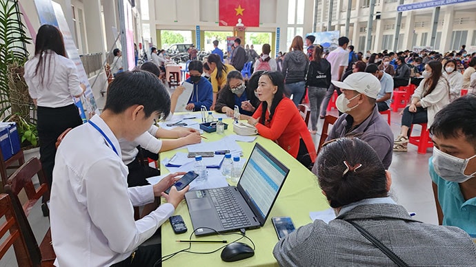 Hơn 62.800 lao động được hưởng trợ cấp thất nghiệp trong tháng 5 -0
