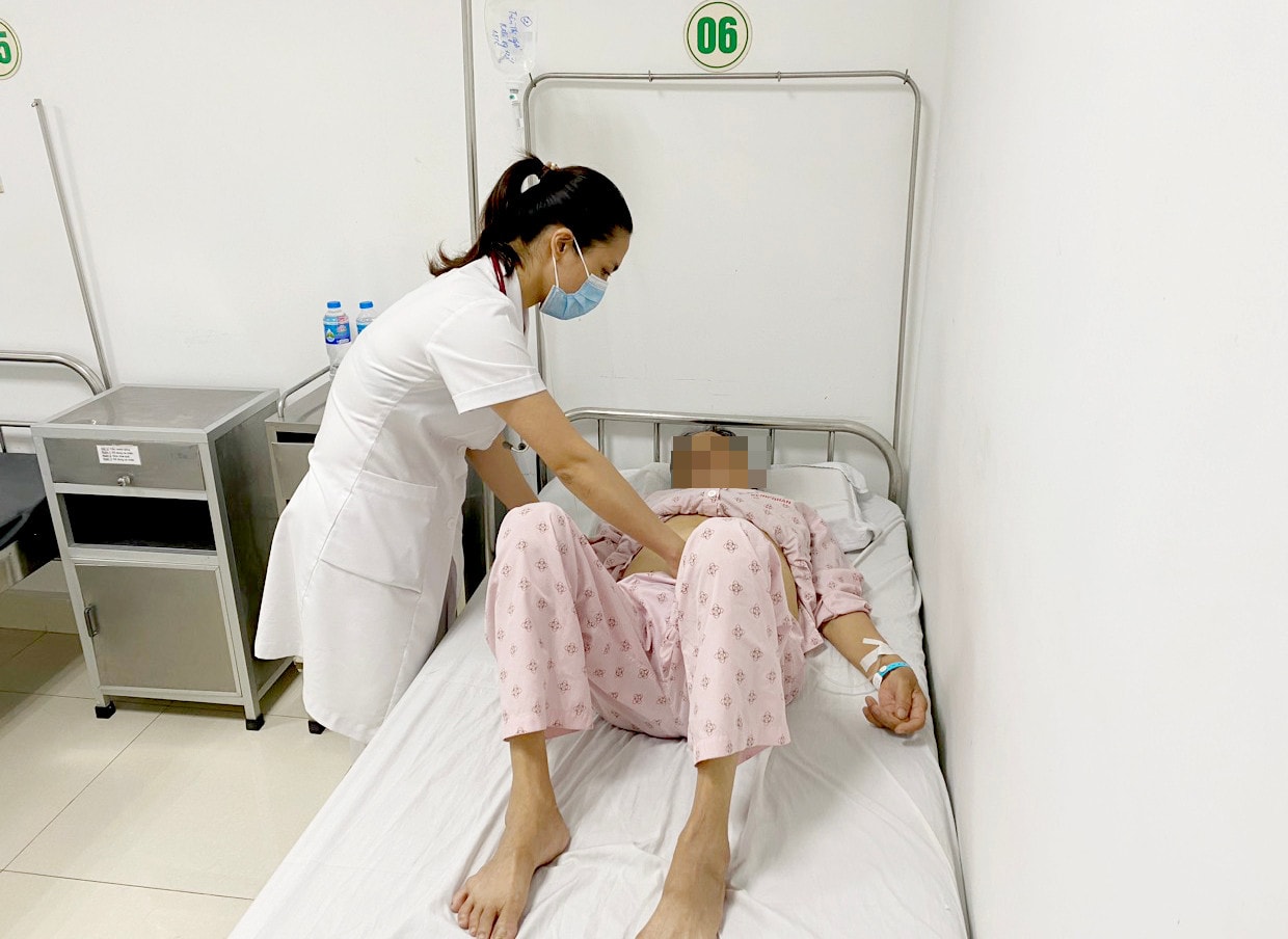 Nhiều ca ngộ độc thức ăn nhập viện cấp cứu, bác sĩ khuyến cáo cách phòng bệnh -0
