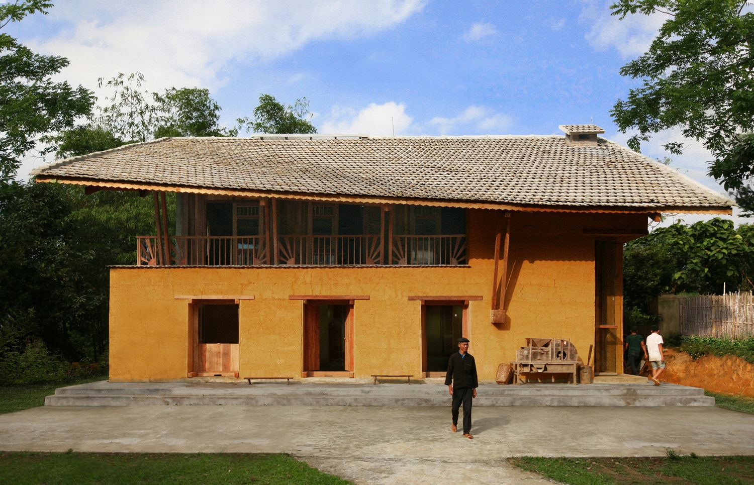 Nhà cộng đồng thôn Nậm Đăm (Hà Giang) thấm đẫm chất bản địa - Ảnh: kientrucvietnam