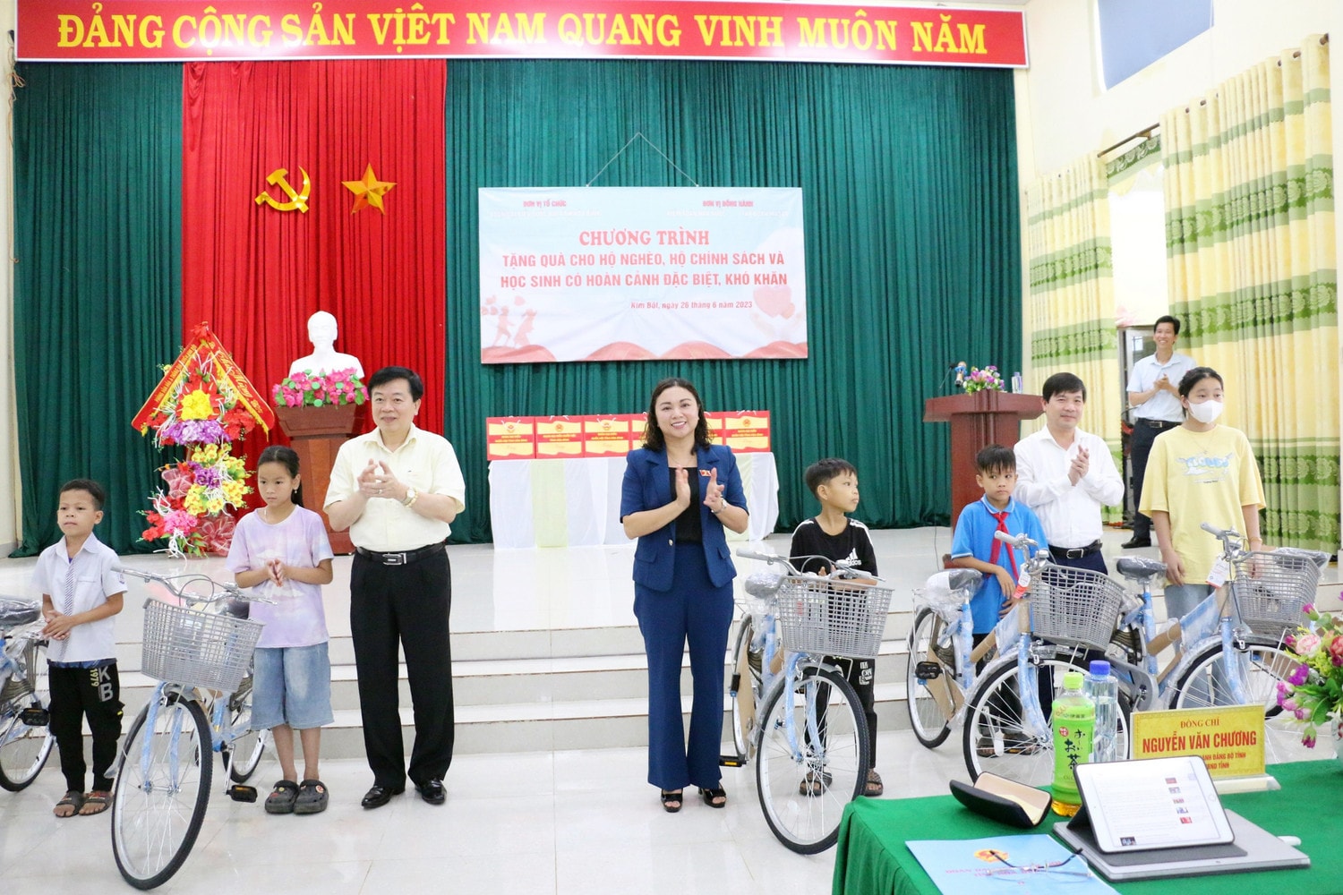Đoàn ĐBQH tỉnh Hòa Bình TXCT sau Kỳ họp thứ Năm tại huyện Kim Bôi -0