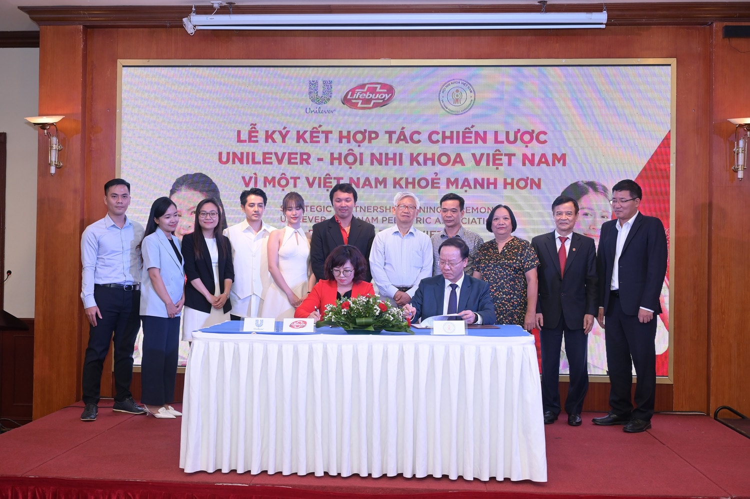 Đại diện nhãn hàng Lifebuoy của Unilever và Hội Nhi Khoa Việt Nam ký kết hợp tác chiến lược “Vì một Việt Nam khỏe mạnh” Cẩm nang Hướng dẫn vệ sinh chăm sóc trẻ em phòng ngừa các bệnh truyền nhiễm -0