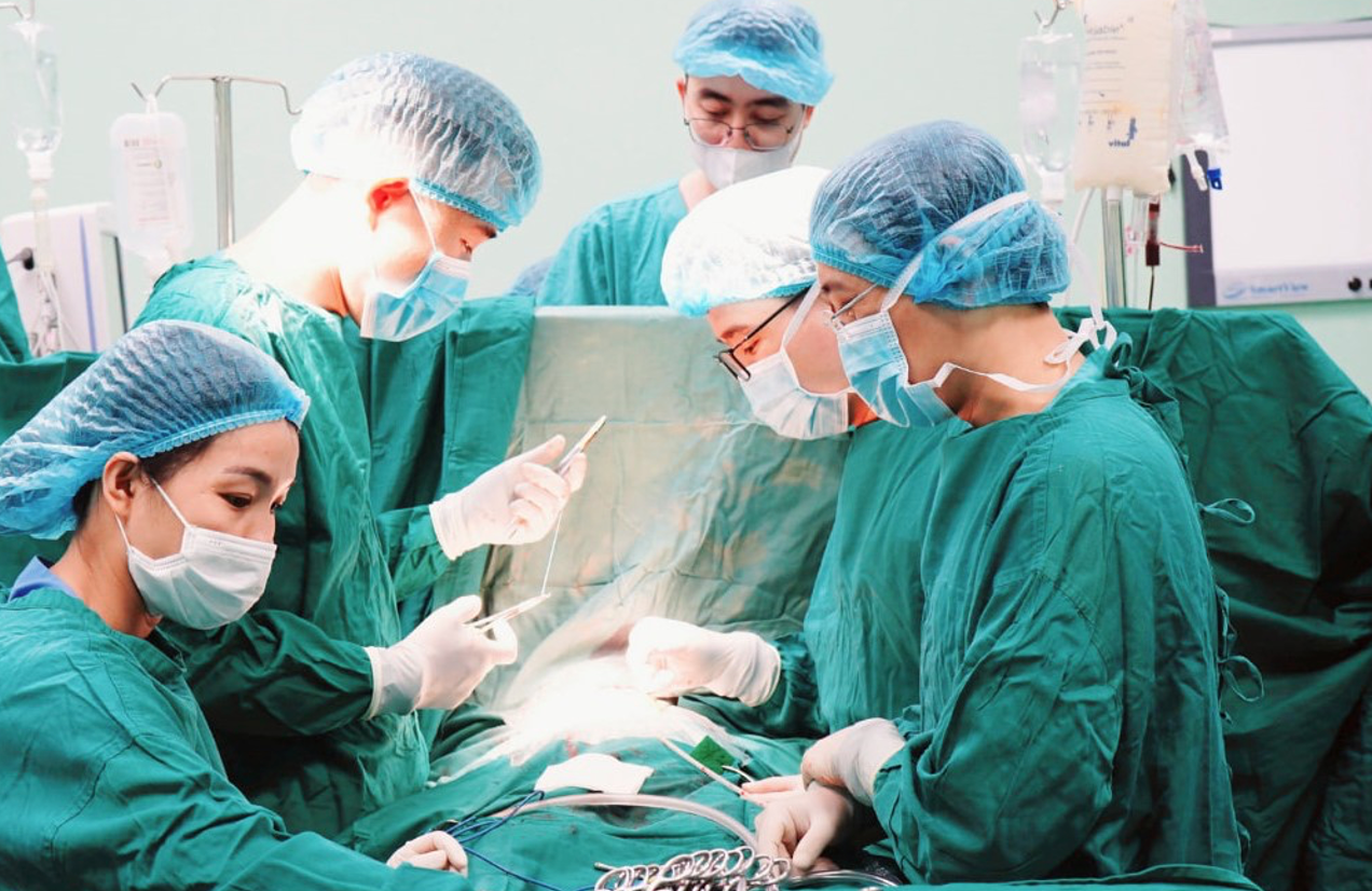 Kỳ tích: Cứu sống trẻ bị vỡ tim do tai nạn -0