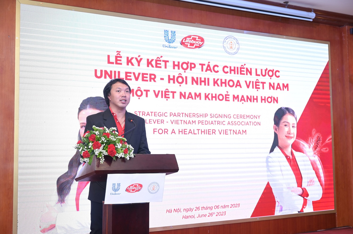 Ông Mai Ngọc Nhân, Giám đốc Ngành hàng Vệ sinh và Thân thể Việt Nam, Quản lý Phát triển Sữa tắm Đông Nam Á chia sẻ về hành trình 27 năm _vì một Việt Nam khỏe mạnh_ tại sự kiện Cẩm nang Hướng dẫn vệ sinh chăm sóc trẻ em phòng ngừa các bệnh truyền nhiễm -0