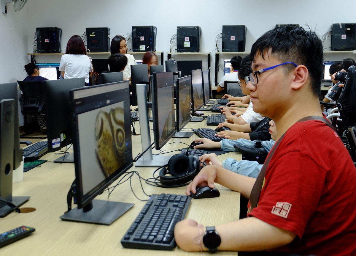 Chương trình hướng dẫn và thực hành kỹ năng dán nhãn dữ liệu cho các học viên của Công ty. KOICA trao quà thiện nguyện hỗ trợ đào tạo người khuyết tật -2