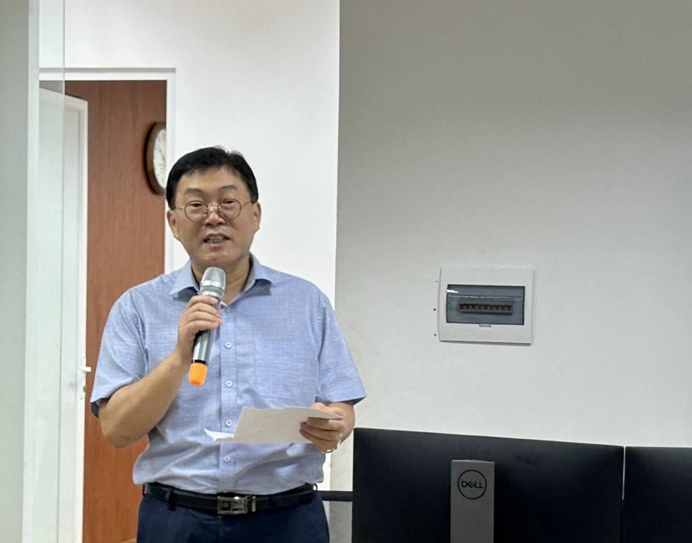 KOICA trao quà thiện nguyện hỗ trợ đào tạo người khuyết tật -0