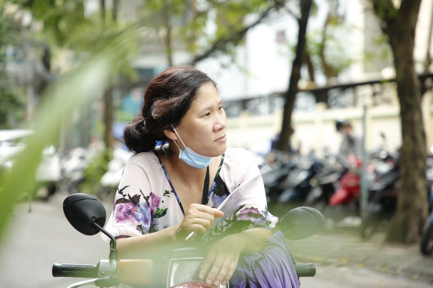 Thí sinh tự tin và thoải mái đến trường làm thủ tục dự thi tốt nghiệp THPT -0