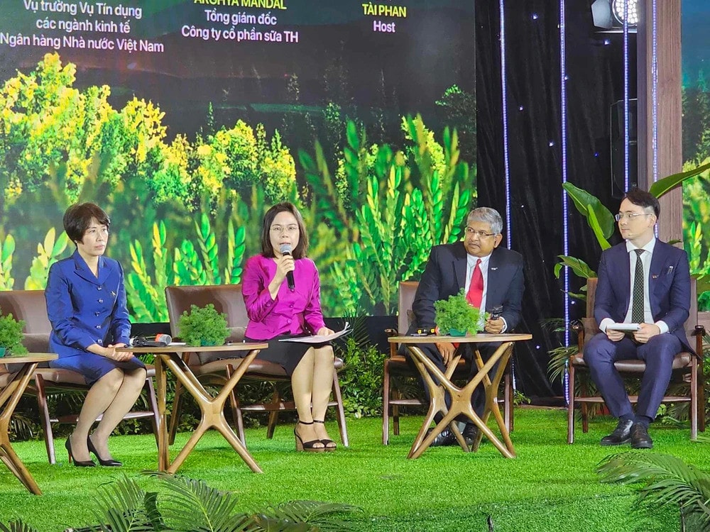 Các đại biểu trao đổi tại hội thảo. Ảnh VTV