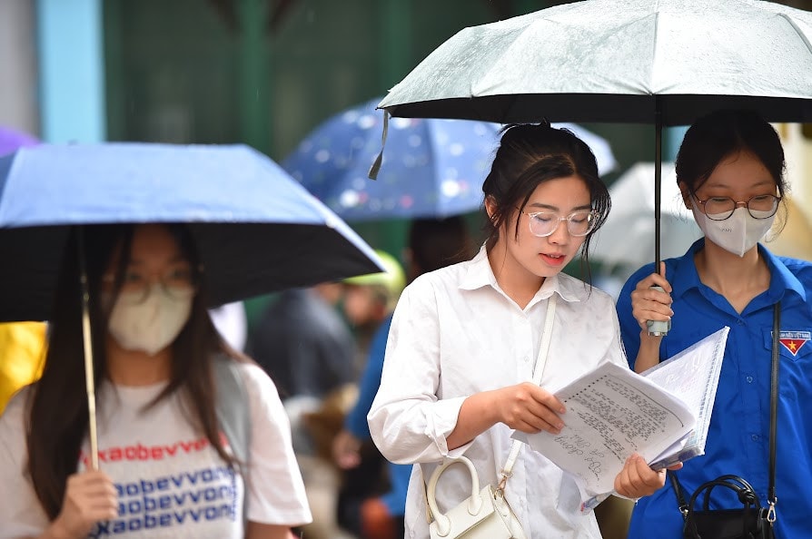 Sáng nay, hơn 1 triệu thí sinh bước vào thi môn Ngữ văn -0