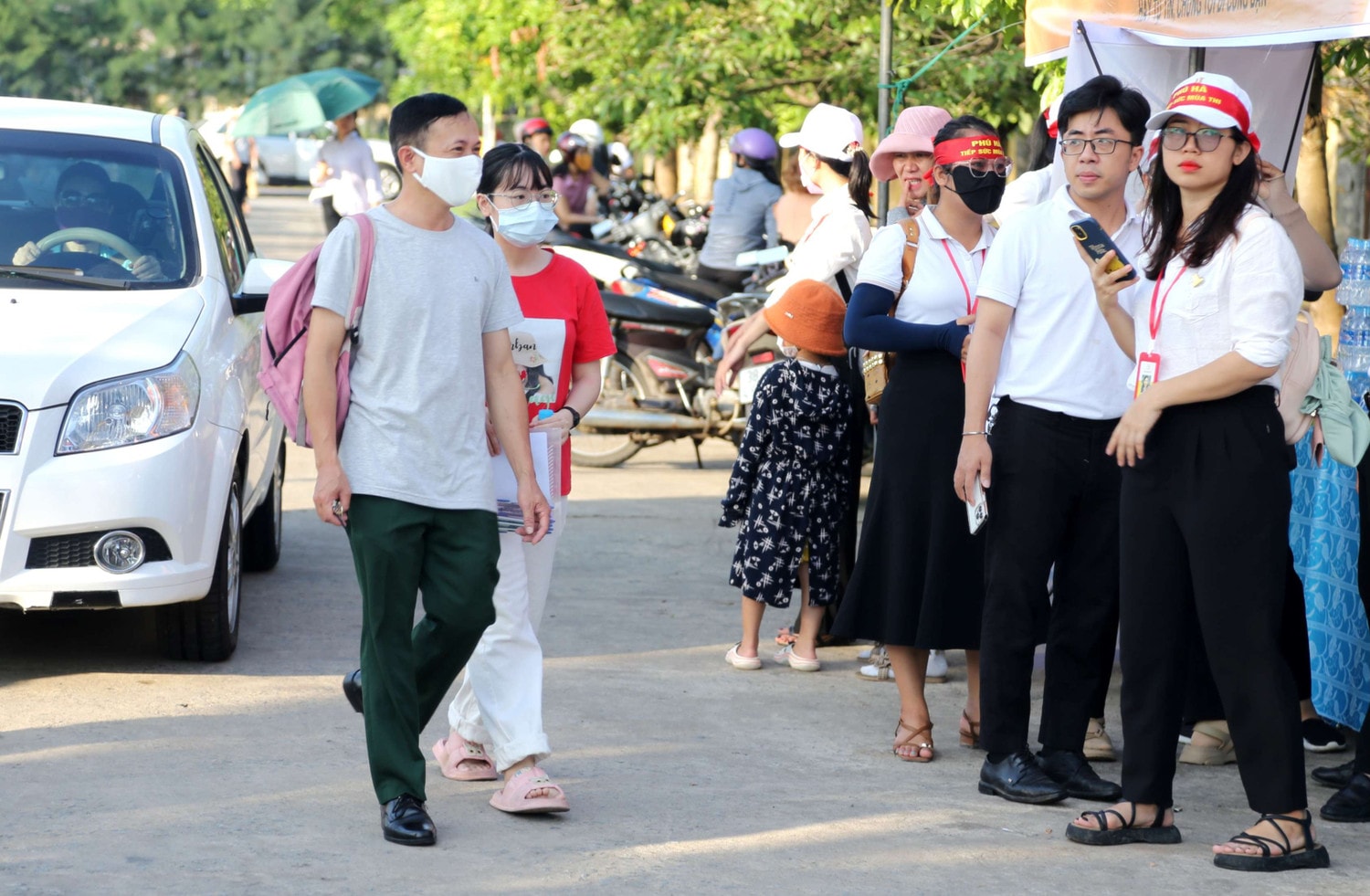 Thí sinh tâm lý thoải mái bước vào môn thi đầu tiên -0