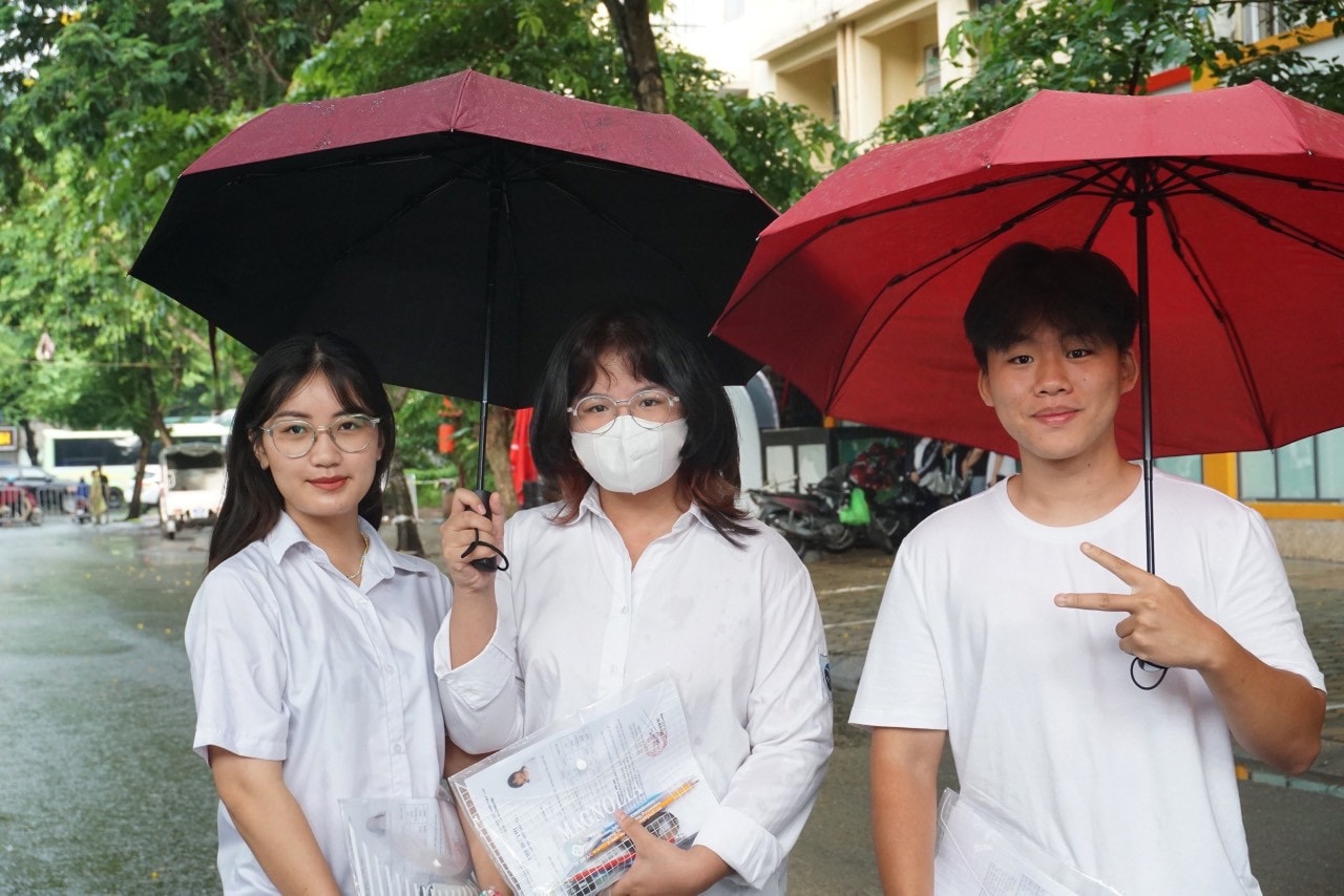Sáng nay, hơn 1 triệu thí sinh bước vào thi môn Ngữ văn -0