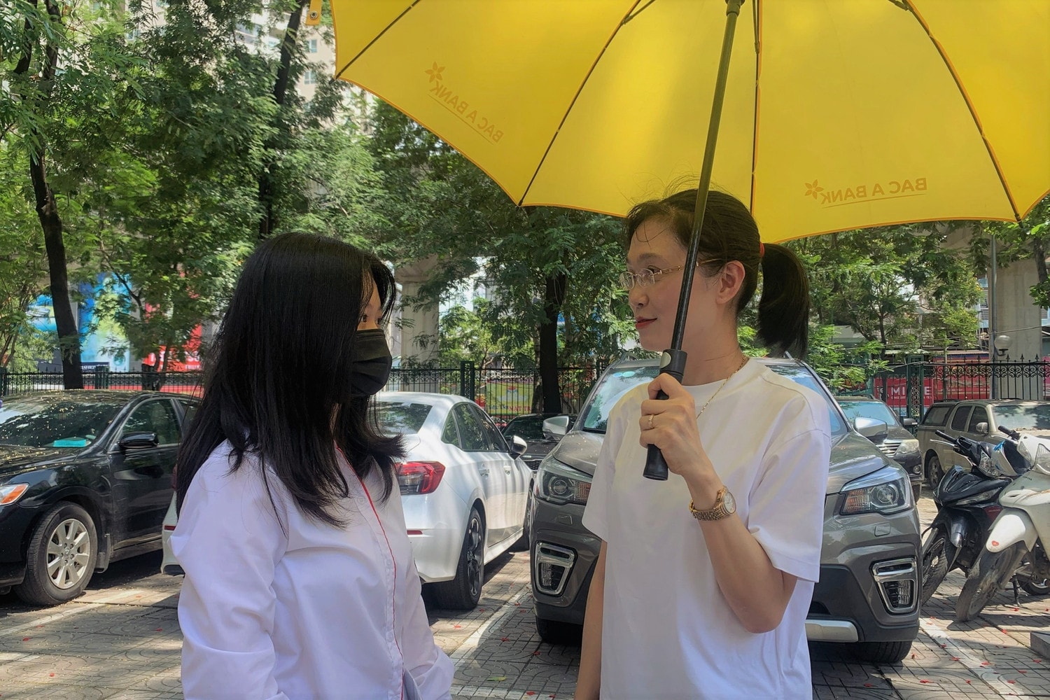 Cô giáo 15 năm tới các Điểm thi “tiếp lửa” cho học trò thi tốt nghiệp THPT -0