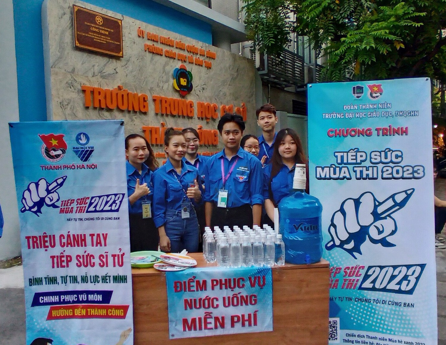 Nhiều thí sinh quên Atlas được người dân huy động con -3