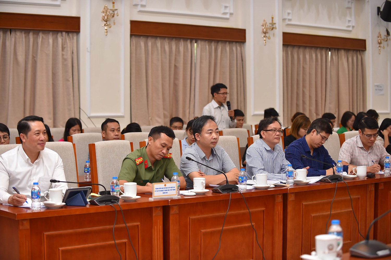 Đại diện nhiều đơn vị tham dự buổi họp báo (Ảnh: Trần Hiệp) Xảy ra 2 vụ việc “lọt đề thi” dù đã tập huấn cho cán bộ coi thi: Bộ GD-ĐT nói gì? -0