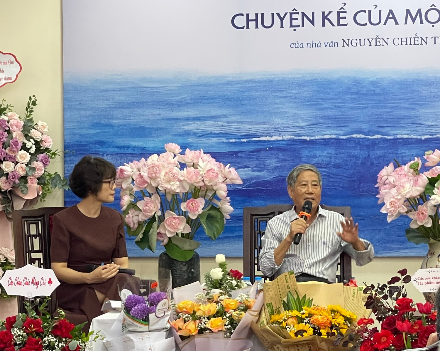 Nhà văn, nhà ngoại giao Nguyễn Chiến Thắng chia sẻ tại lễ ra mắt sách