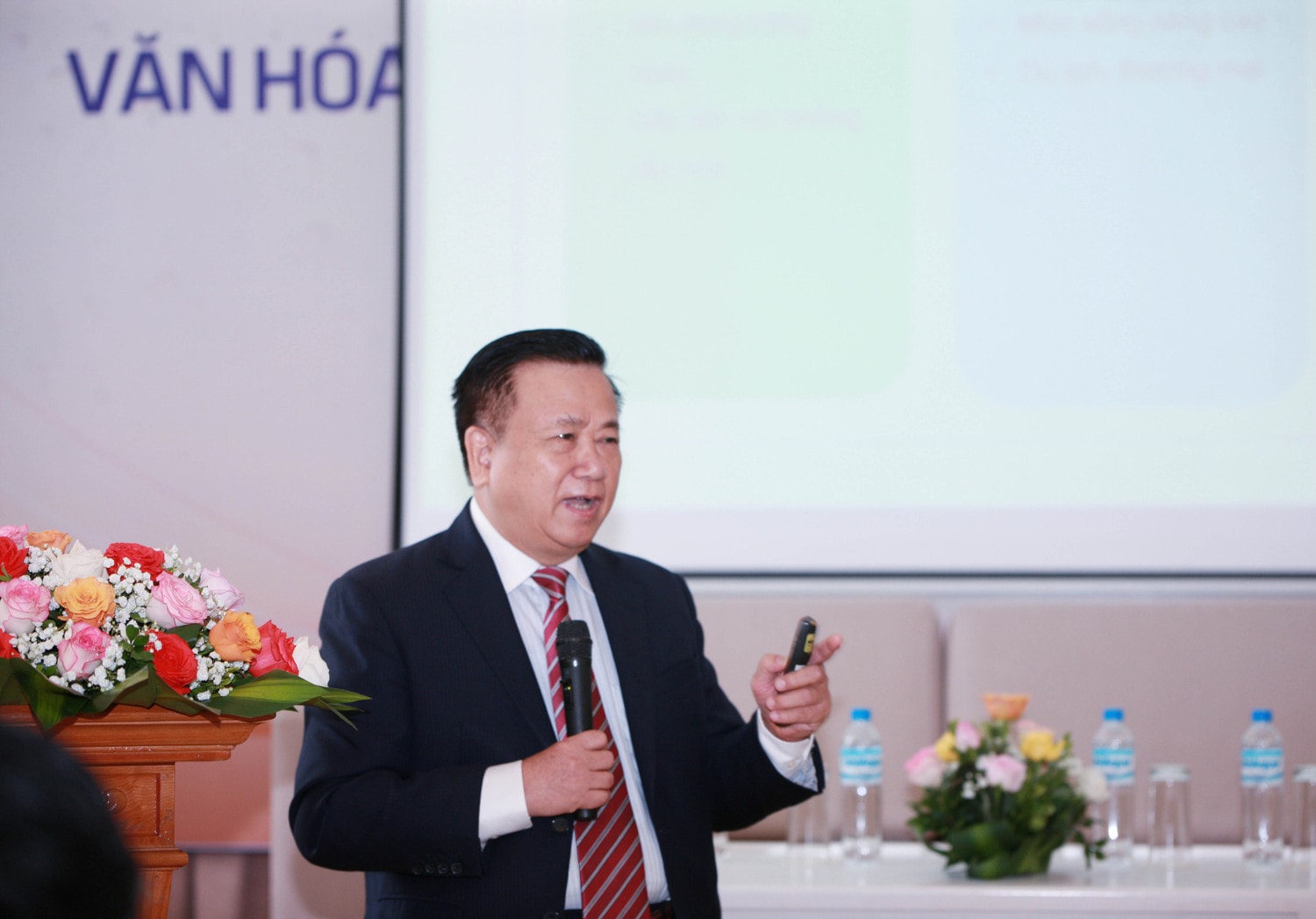 ldh_2374.jpg -0