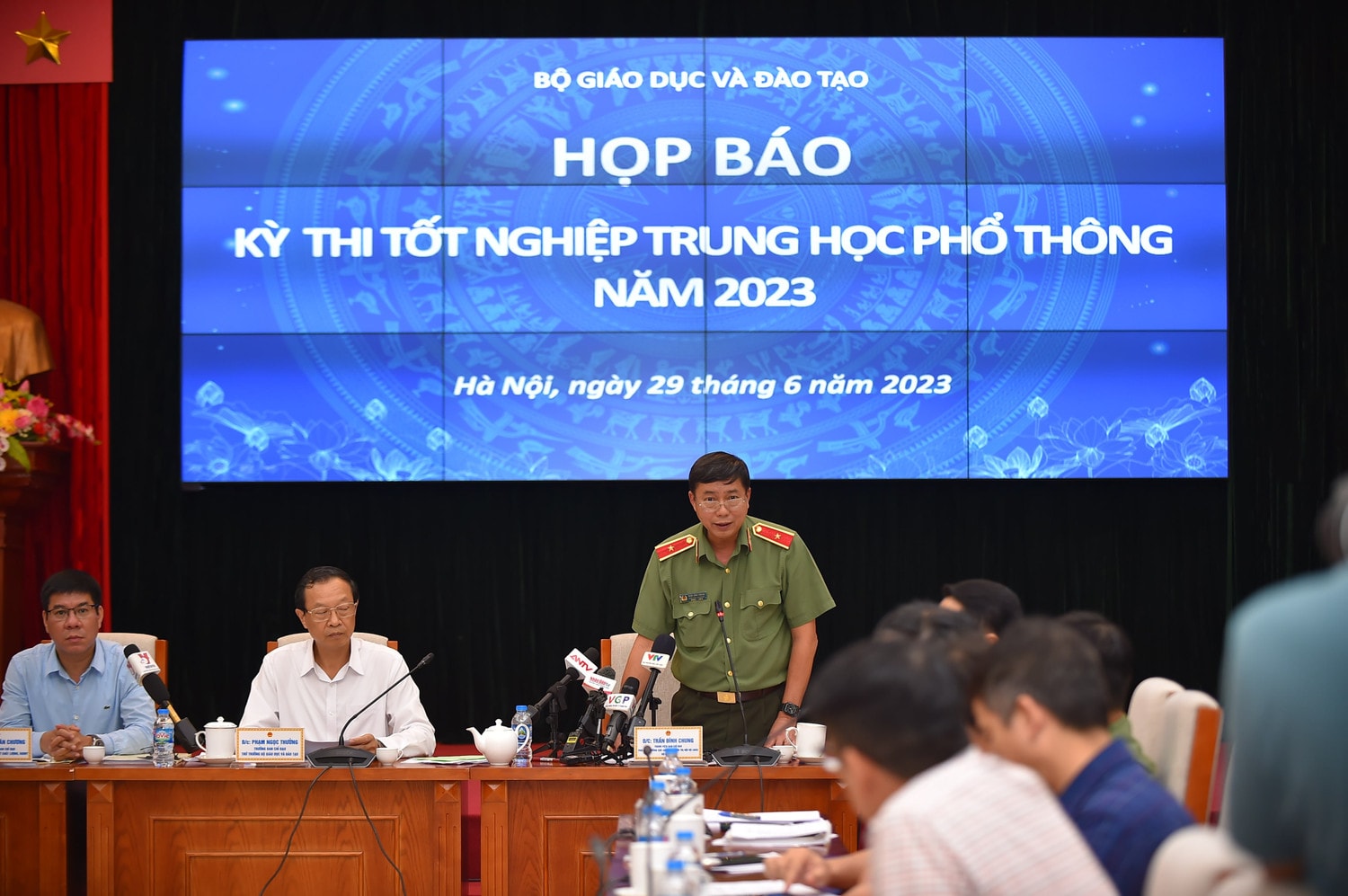 Thiếu tướng Trần Đình Chung đề nghị đẩy mạnh công tác tuyên truyền để các đối tượng khi có hành vi mua bán, sử dụng các thiết bị công nghệ cao phải biết được hành vi của mình là vi phạm pháp luật (Ảnh: Trần Hiệp) Bộ Công an nói về hình thức xử lý 2 thí sinh vi phạm trong vụ “lọt đề” thi tốt nghiệp THPT -0