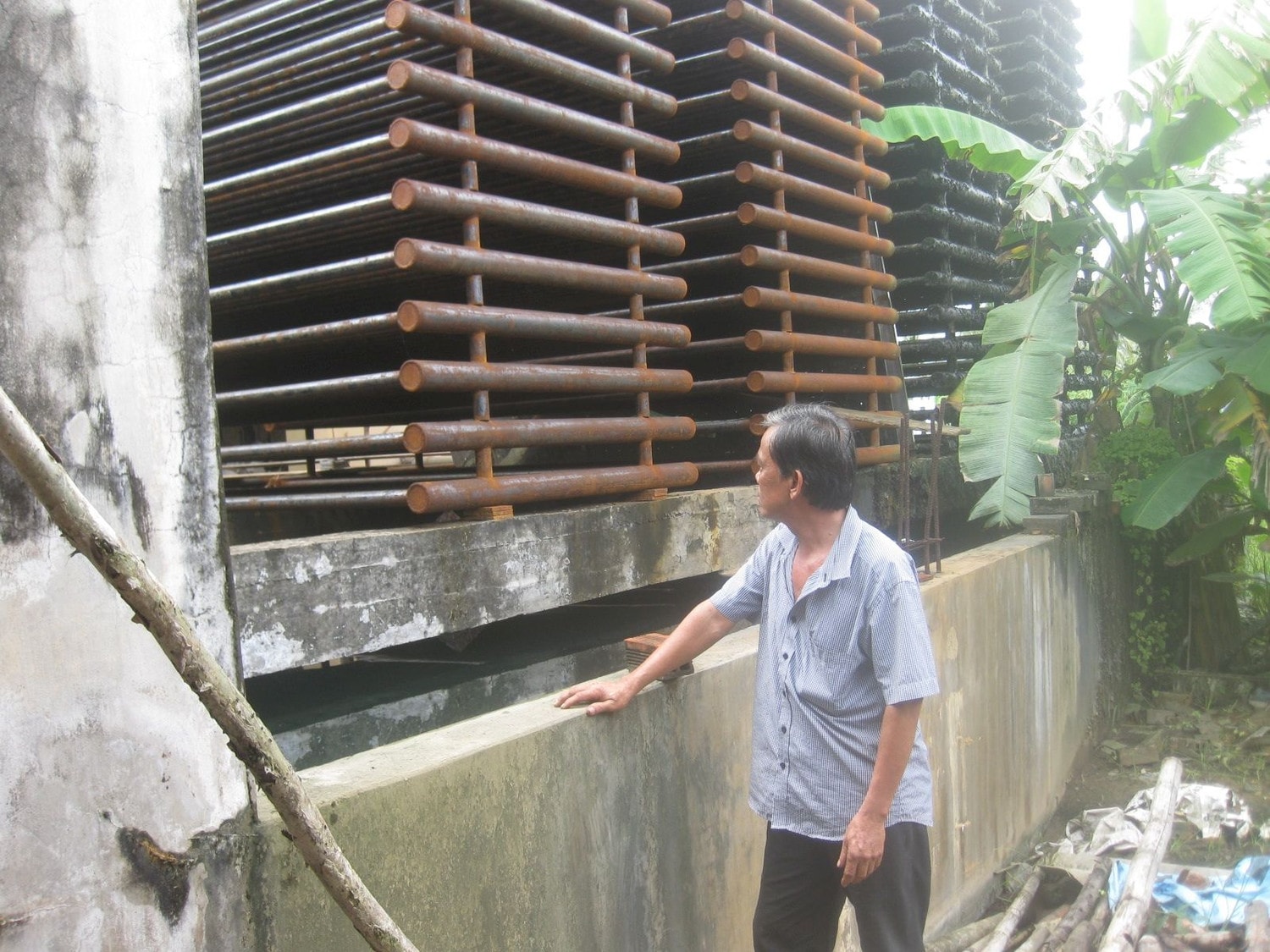 Bài 1: Sắp cưỡng chế nhà máy nước đá “mọc” trên đất người hơn một thập kỷ