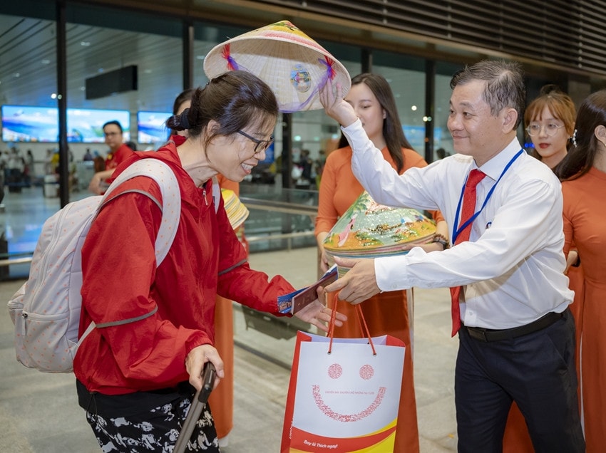 Thừa Thiên Huế đón chuyến bay quốc tế đầu tiên đến Nhà ga T2 Phú Bài -0