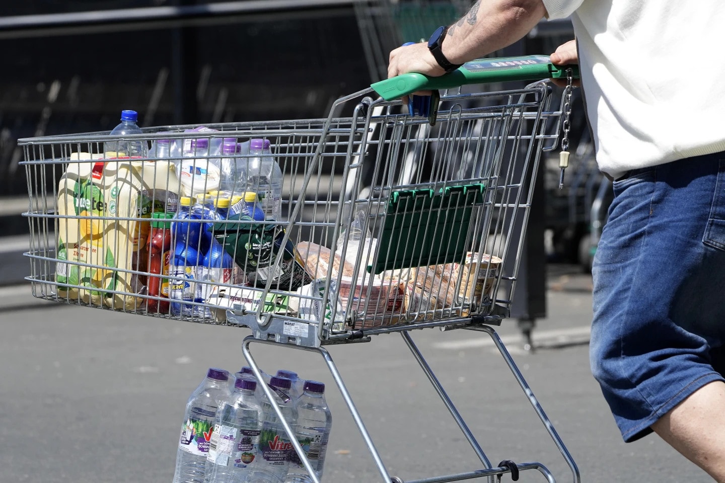 Lạm phát châu Âu giảm xuống 5,5% nhưng ECB vẫn tiếp tục tăng lãi suất -0