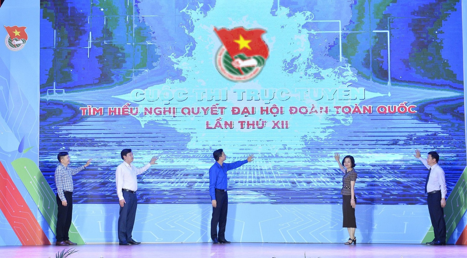 Nghi thức bấm nút phát động Cuộc thi trực tuyến tìm hiểu Nghị quyết Đại hội Đoàn toàn quốc lần thứ XII Phát động Cuộc thi trực tuyến tìm hiểu Nghị quyết Đại hội Đoàn toàn quốc lần thứ XII -0