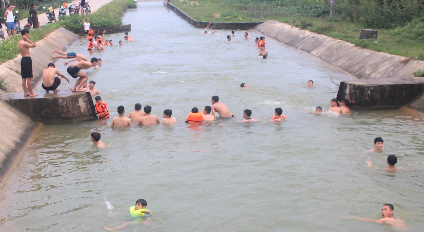 Hai ngày, 3 vụ đuối nước cướp 3 sinh mạng -0