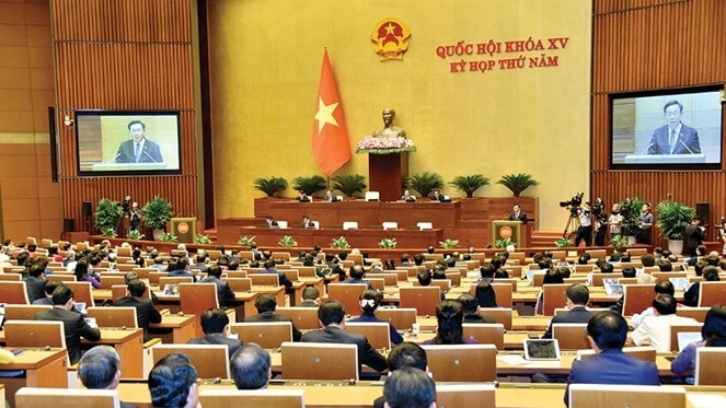 Chủ tịch Quốc hội Vương Đình Huệ ký chứng thực 1 luật và 2 Nghị quyết được Quốc hội thông qua tại Kỳ họp thứ Năm