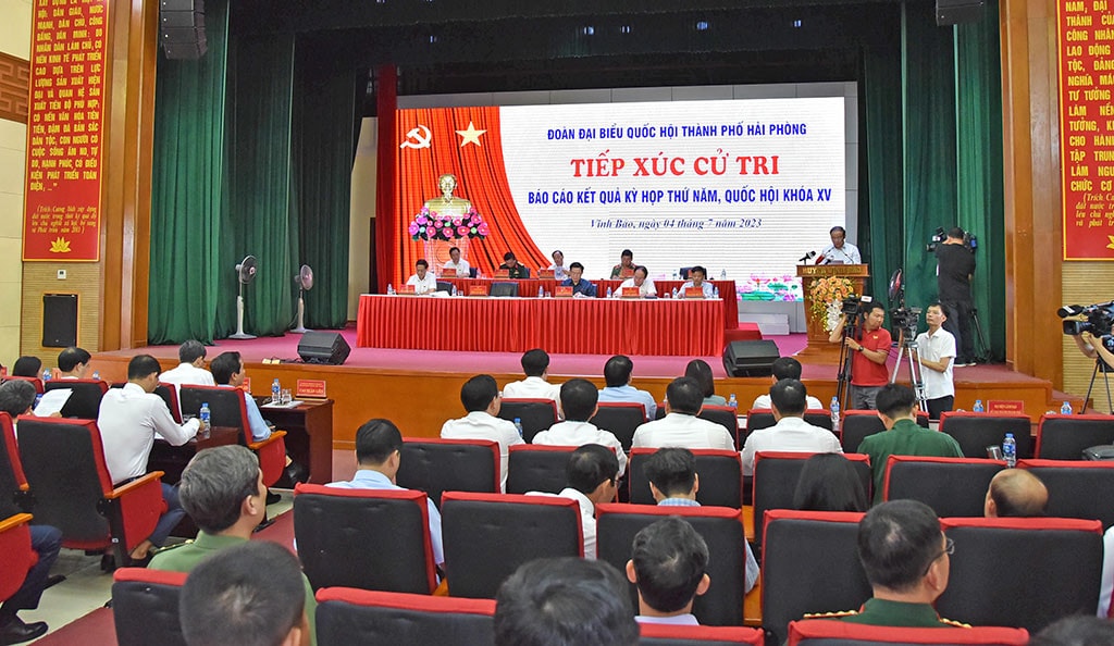 Chủ tịch Quốc hội Vương Đình Huệ tiếp xúc cử tri huyện Vĩnh Bảo, thành phố Hải Phòng -0