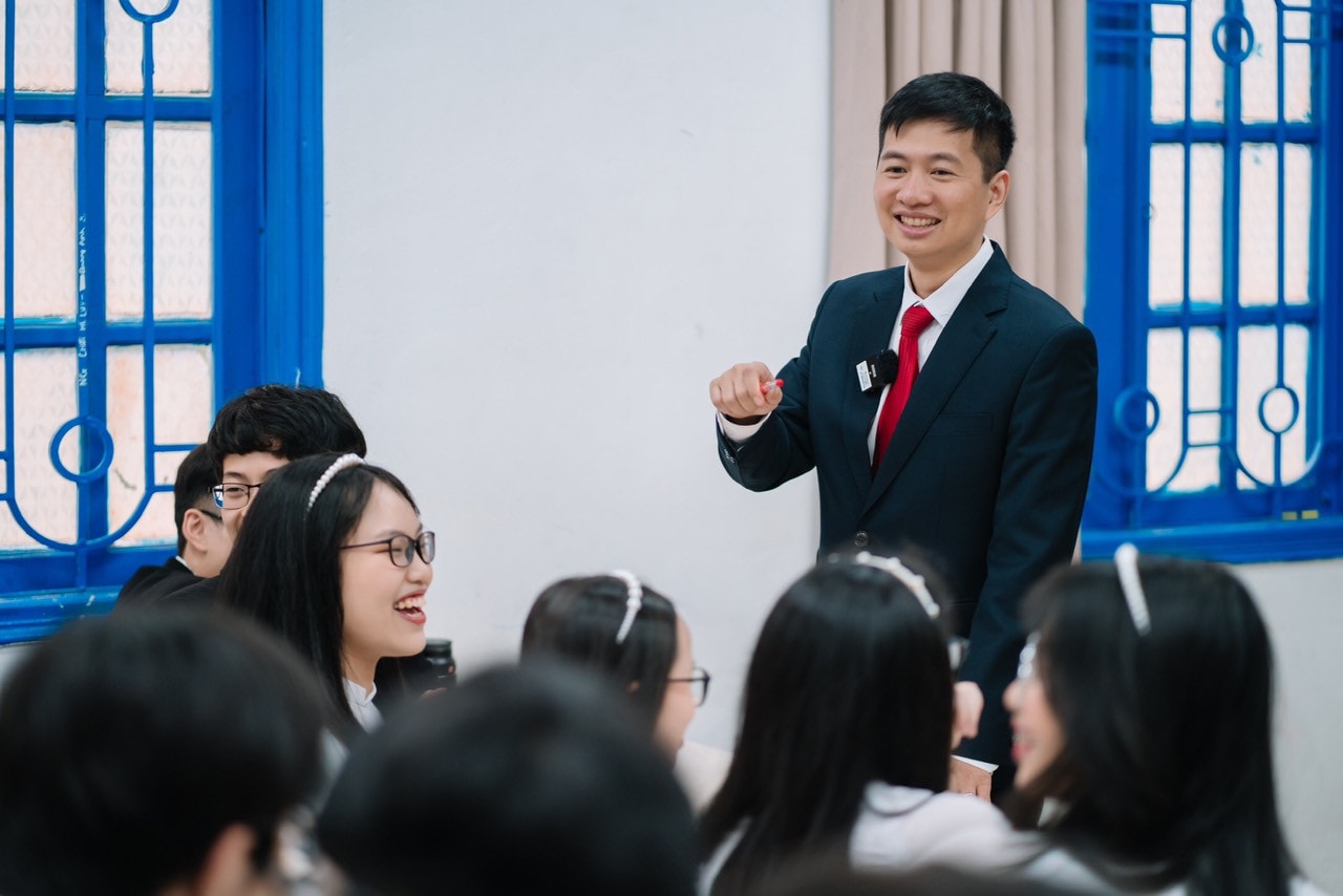 Hạnh phúc vỡ oà của người thầy khi 31/31 học sinh trong lớp đều đỗ chuyên Toán - Tin -0