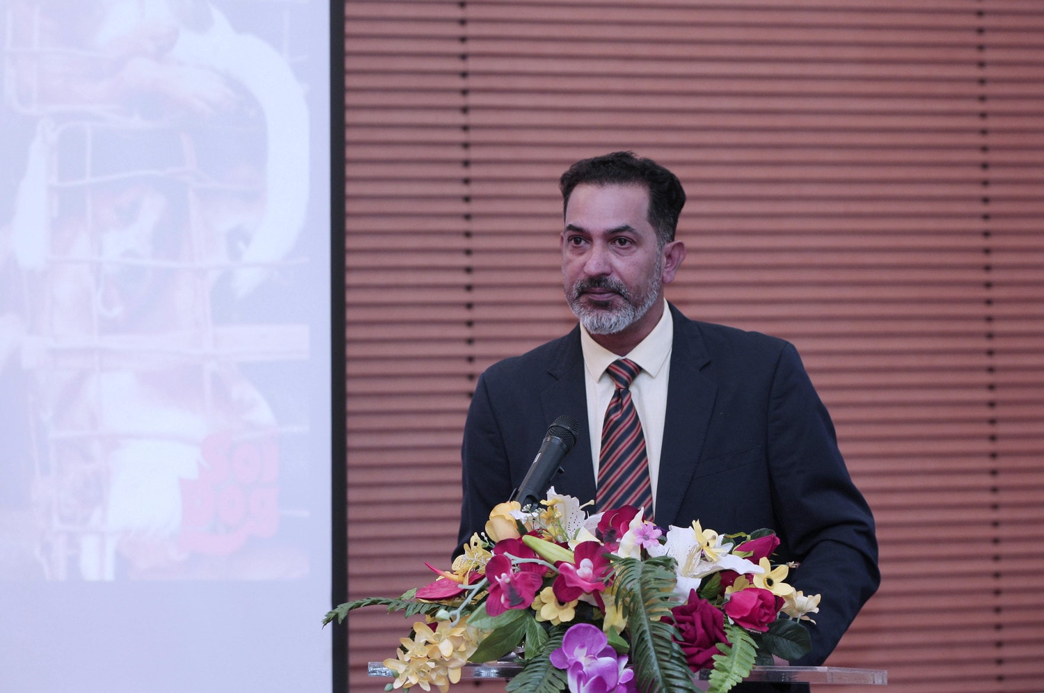 Giám đốc Tuyên truyền Vận động Chương trình Quốc tế (Tổ chức Soi Dog Foundation International) Rahul Sehgal phát biểu tại tọa đàm Tăng cường công tác quản lý và giám sát hoạt động buôn bán và tiêu thụ thịt động vật nuôi (chó, mèo) -0