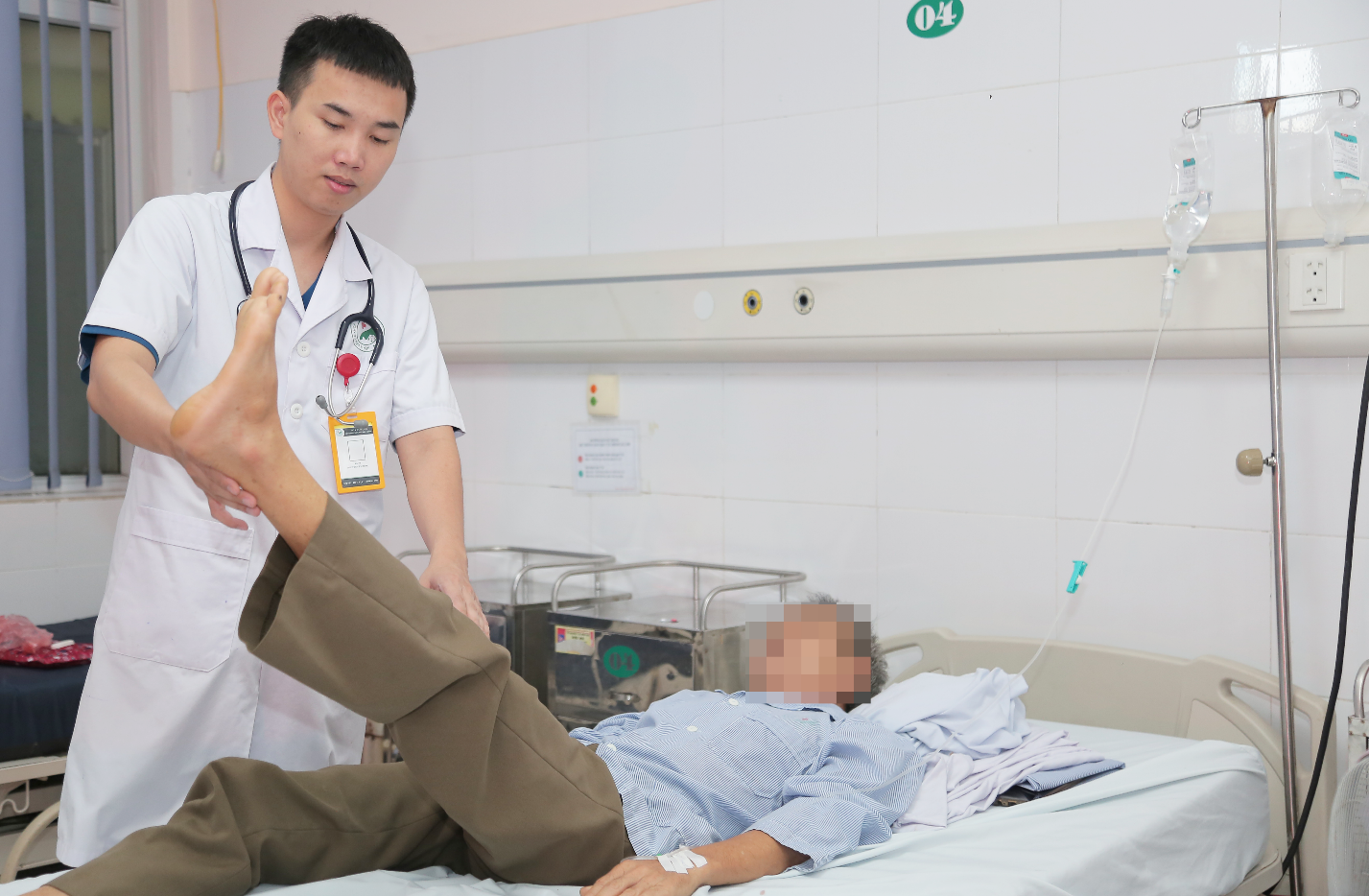 Triệu chứng cảnh báo giúp người đàn ông thoát di chứng đột quỵ -0