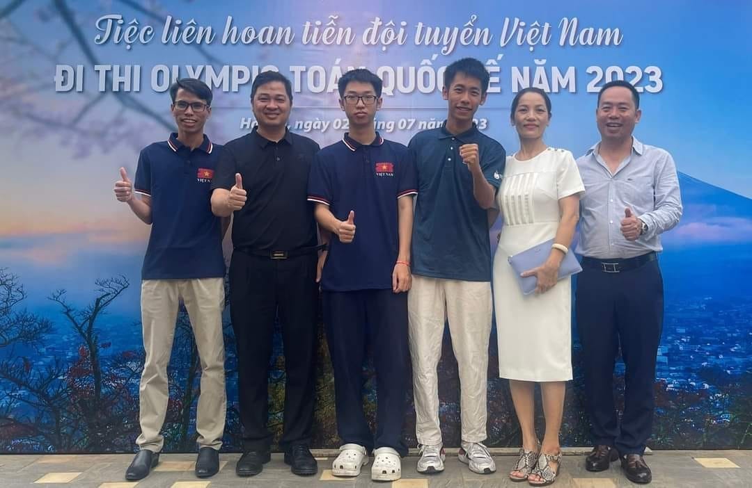 Một gia đình Hải Phòng có 2 con đều đoạt Huy Chương Vàng Olympic Toán quốc tế -0