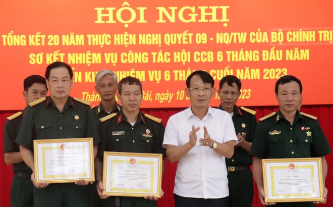 Xây dựng hơn 1.000 doanh nghiệp, cơ sở sản xuất, thi đua giúp nhau làm giàu -0