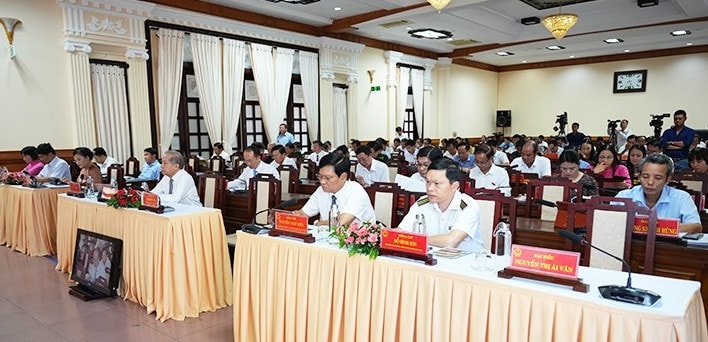Khai mạc Kỳ họp thứ 6, HĐND tỉnh Thừa Thiên Huế khoá VIII: Thu ngân sách đạt 49,9% dự toán -0