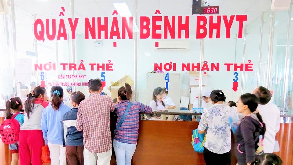 Công tác chi trả các chế độ cho người tham gia BHXH, BHTN, BHYT được thực hiện đầy đủ, kịp thời. (Ảnh minh họa)