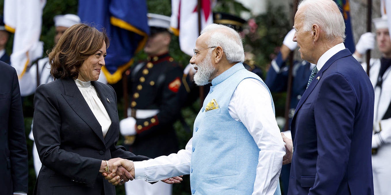 Thủ tướng Ấn Độ Narendra Modi bắt tay Phó Tổng thống Mỹ gốc Ấn Kamala Harris chuyến thăm Washington tháng 6.2023. Ảnh: Getty Images