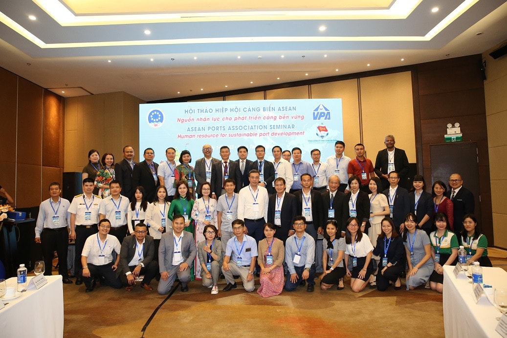 Chuẩn bị nguồn nhân lực cho phát triển cảng bền vững ảnh 1 Hội thảo “Nguồn nhân lực cho phát triển cảng bền vững”