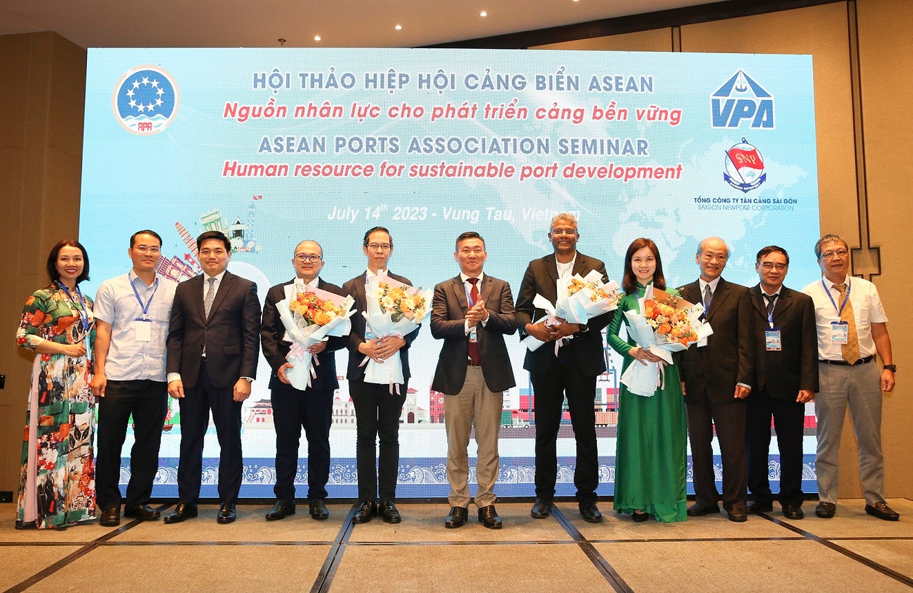 Hội thảo “Nguồn nhân lực cho phát triển cảng bền vững”