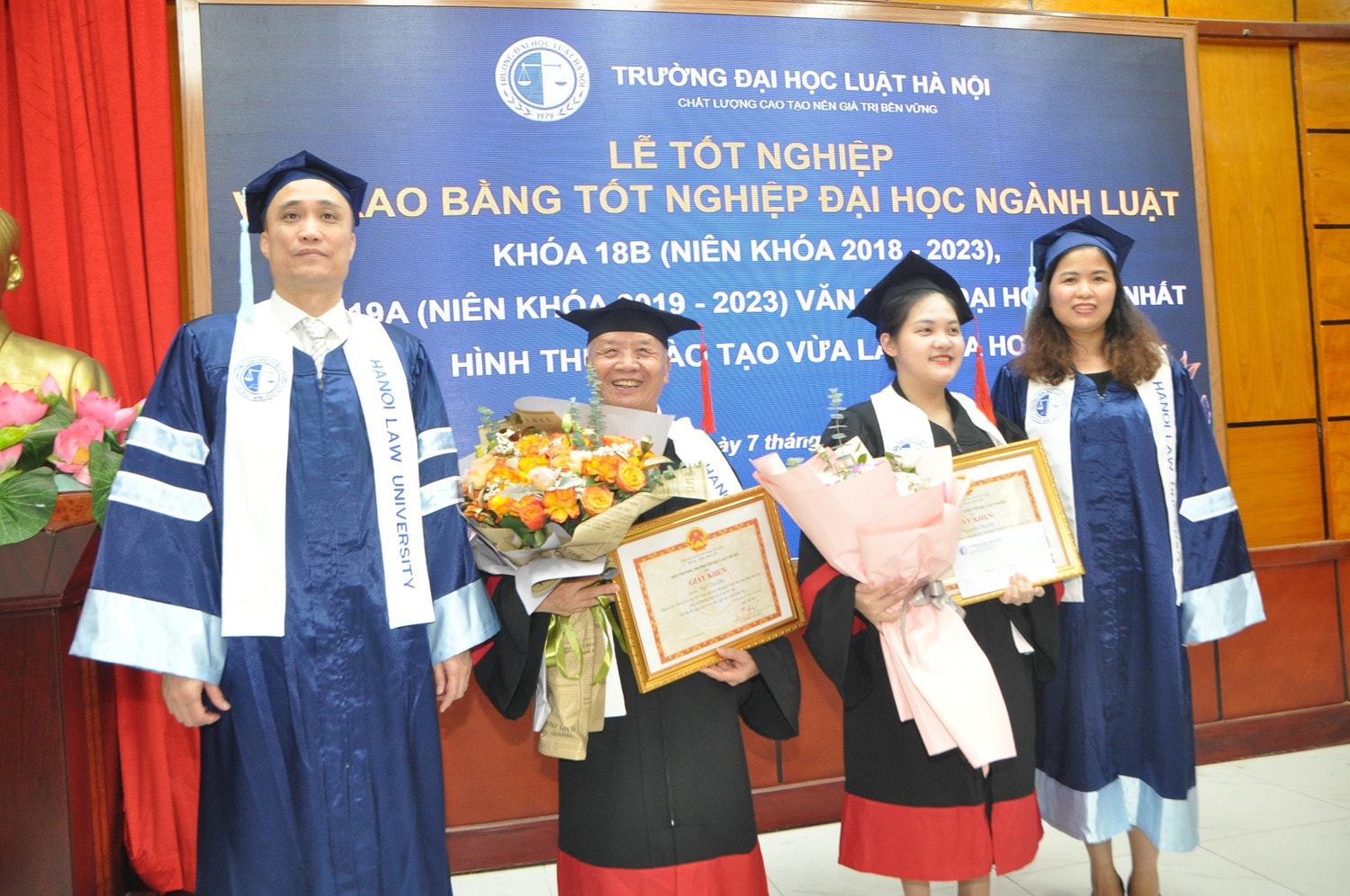 Chuyện cụ ông 78 tuổi tốt nghiệp đại học bằng Giỏi và động lực xúc động phía sau -0