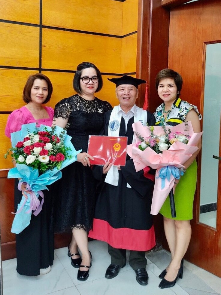 Chuyện cụ ông 78 tuổi tốt nghiệp đại học bằng Giỏi và động lực xúc động phía sau -0
