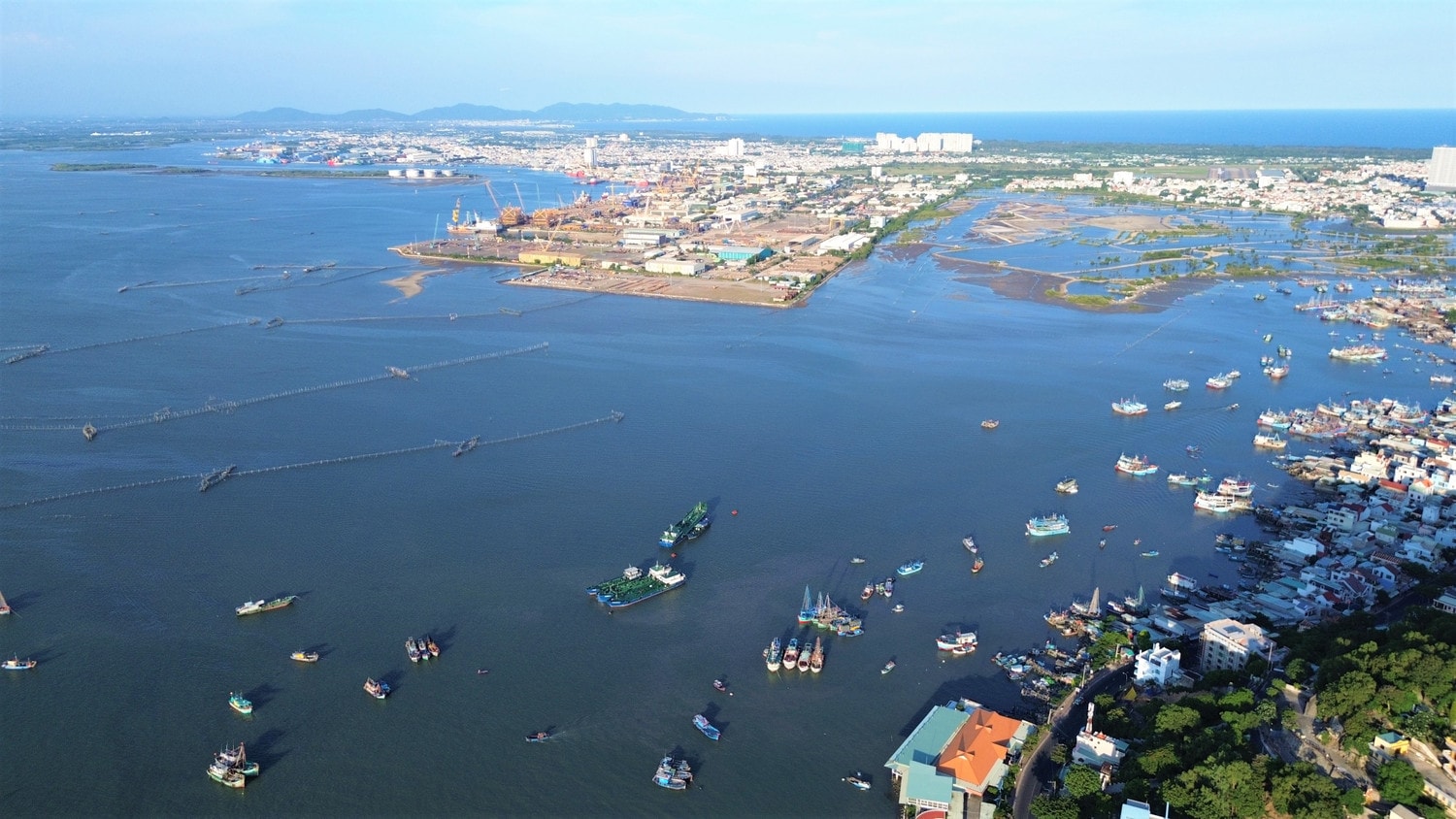 Bà Rịa - Vũng Tàu sẽ là là trung tâm kinh tế biển quốc gia và nằm trong nhóm 5 địa phương phát triển kinh tế biển hàng đầu của cả nước Bà Rịa - Vũng Tàu sẽ là là trung tâm kinh tế biển quốc gia và nằm trong nhóm 5 địa phương phát triển kinh tế biển hàng đầu của cả nước