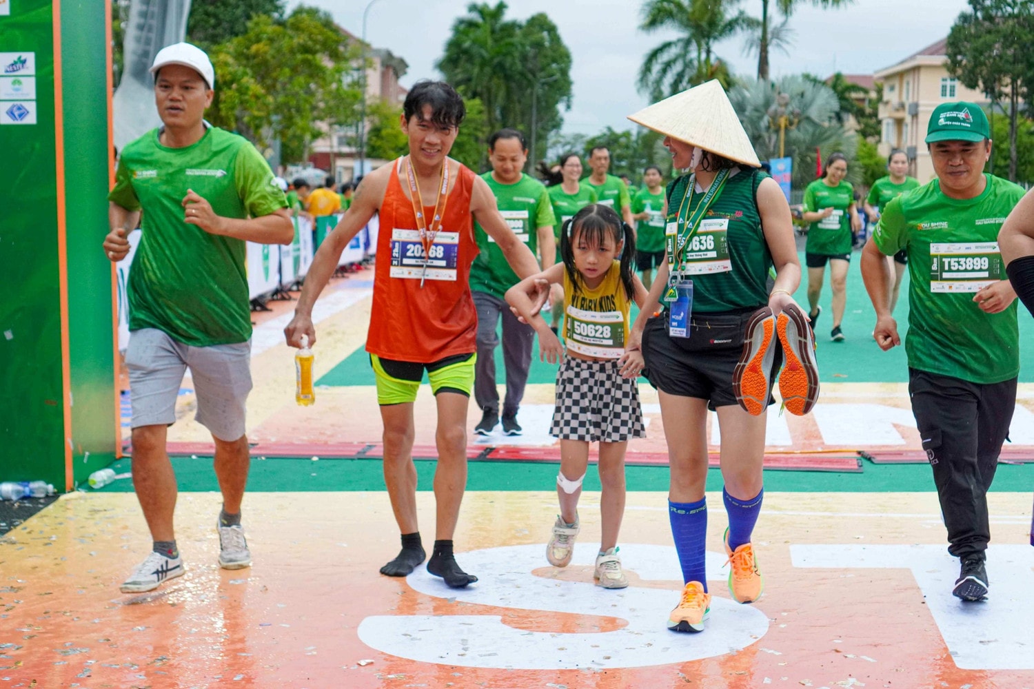 Hơn 900 vận động viên tham gia Giải Marathon quốc tế “Vietcombank Mekong delta” -1