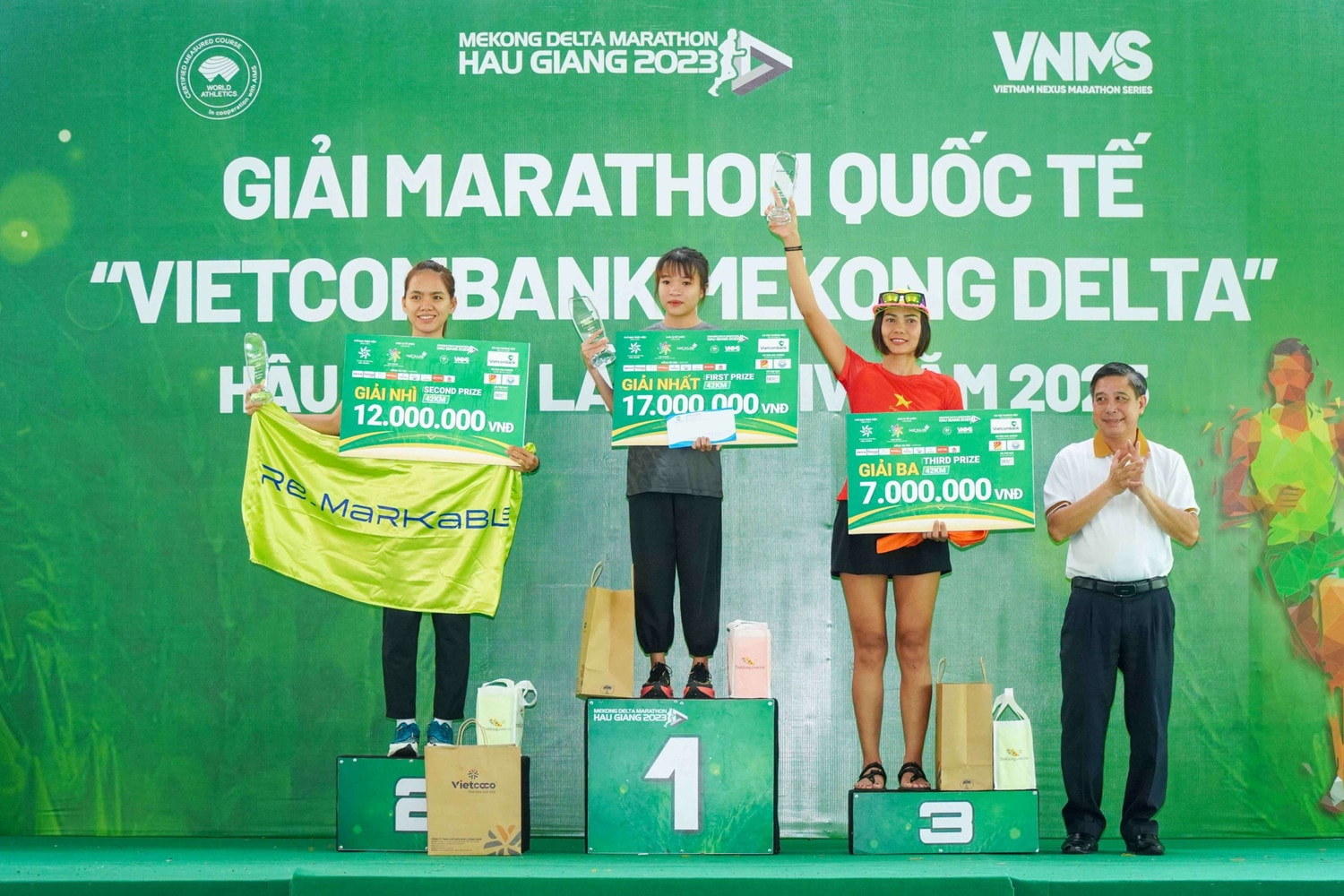 Hơn 900 vận động viên tham gia Giải Marathon quốc tế “Vietcombank Mekong delta” -0